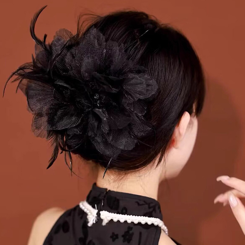 Kézzel készített tollas hajcsat (cápa formájú klips) – természetes, friss és édes stílus nőknek