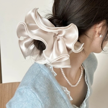 Butterfly elastic pentru păr satin cu volan dantelat — realizare manuală, stil retro (Material: satin; Marcă: Butterfly; Procesare: Handmade; Stil: Retro)