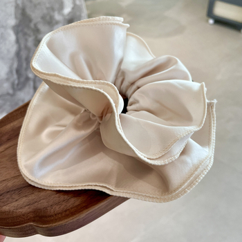 Butterfly elastic pentru păr satin cu volan dantelat — realizare manuală, stil retro (Material: satin; Marcă: Butterfly; Procesare: Handmade; Stil: Retro)