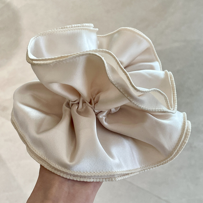 Butterfly elastic pentru păr satin cu volan dantelat — realizare manuală, stil retro (Material: satin; Marcă: Butterfly; Procesare: Handmade; Stil: Retro)