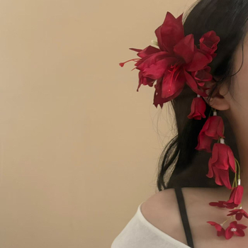 Accesorii pentru cap cu floare artificială și ciucuri – Handmade, materiale mixte; clemă de păr de tip cioc de rață; Primăvara 2025; Stil: natură (Proaspăt și dulce)