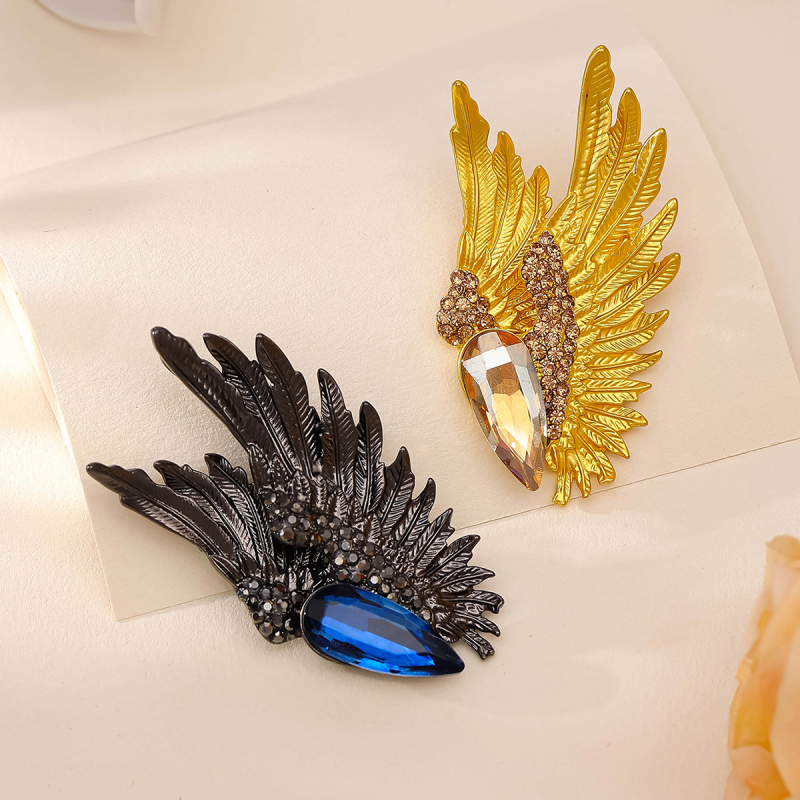 Broșă cu aripi din cristale, aliaj – unisex; corsaj, nasture pentru rever, nasture pentru șal; placare electrolitică; toamnă 2024
