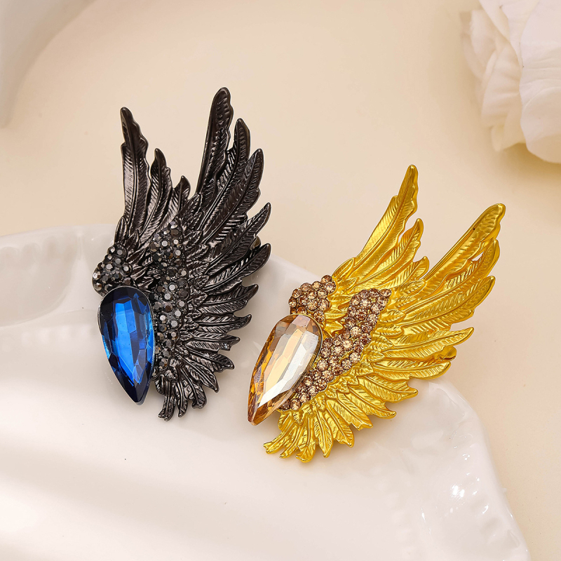 Broșă cu aripi din cristale, aliaj – unisex; corsaj, nasture pentru rever, nasture pentru șal; placare electrolitică; toamnă 2024