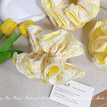 Hajgumi Scrunchie – Friss virágos minta, Koreai stílus, kézzel készített, textil anyag, nagy rugalmasság