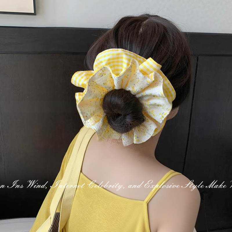 Hajgumi Scrunchie – Friss virágos minta, Koreai stílus, kézzel készített, textil anyag, nagy rugalmasság