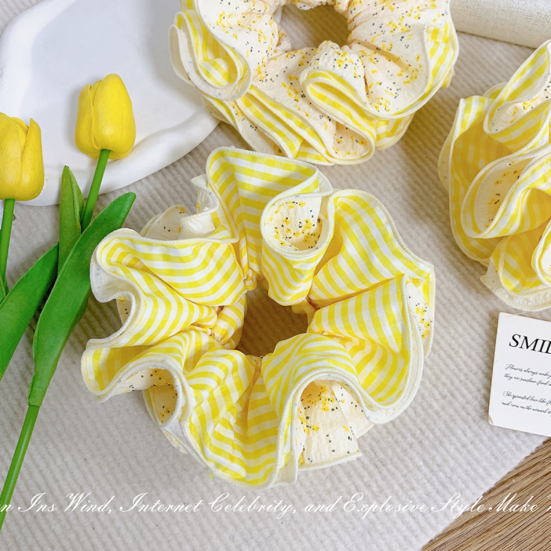 Hajgumi Scrunchie – Friss virágos minta, Koreai stílus, kézzel készített, textil anyag, nagy rugalmasság