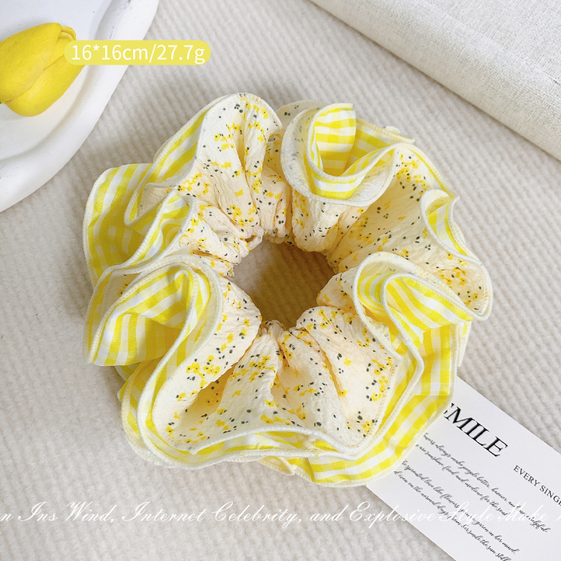 Hajgumi Scrunchie – Friss virágos minta, Koreai stílus, kézzel készített, textil anyag, nagy rugalmasság