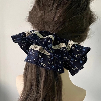 Hajgumi csipke szegéllyel - szövet, nagy rugalmasság, japán–koreai stílus (kézi feldolgozás; tavasz 2025)