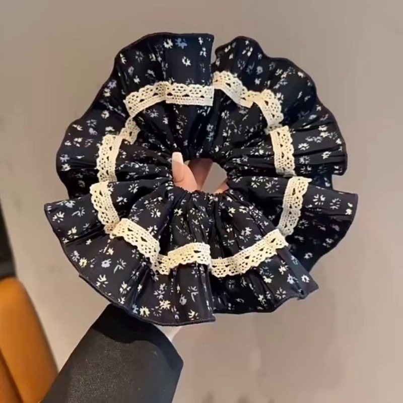 Hajgumi csipke szegéllyel - szövet, nagy rugalmasság, japán–koreai stílus (kézi feldolgozás; tavasz 2025)