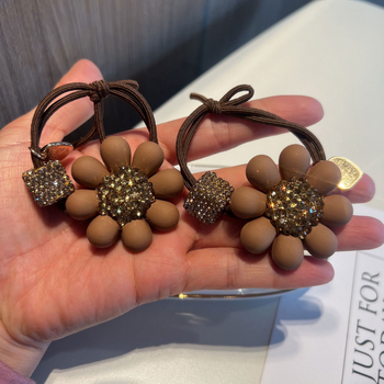 Hajkiegészítő - virág alakú strasszok poliészter rostból, pontozott megmunkálás, népszerű stílus