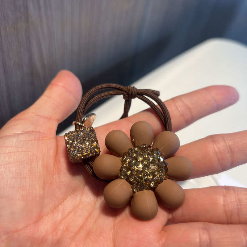 Hajkiegészítő - virág alakú strasszok poliészter rostból, pontozott megmunkálás, népszerű stílus