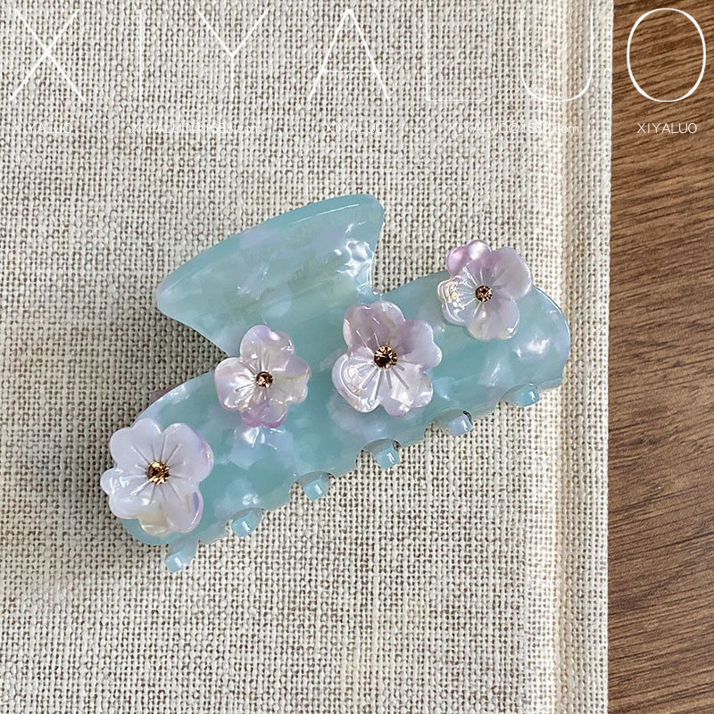 Shark típusú hajcsat virággal — kézzel készített, gripper típusú, beépítés nélkül, koreai stílus