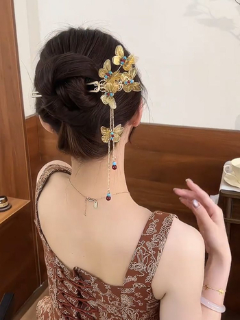 Hajtű – ötvözet, pillangó minta, U‑alakú, palota stílus