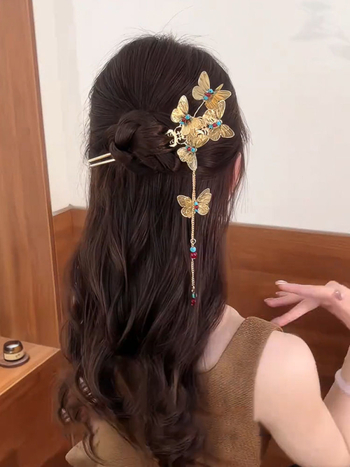 Hajtű – ötvözet, pillangó minta, U‑alakú, palota stílus