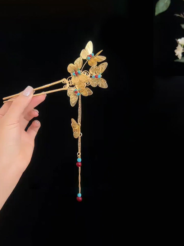 Hajtű – ötvözet, pillangó minta, U‑alakú, palota stílus