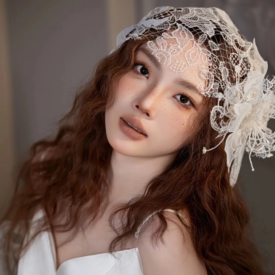 Esküvői csipkés gézkalap virágos fátyollal — Kézzel készített, retro stílus, LL-976, külön csomagolás