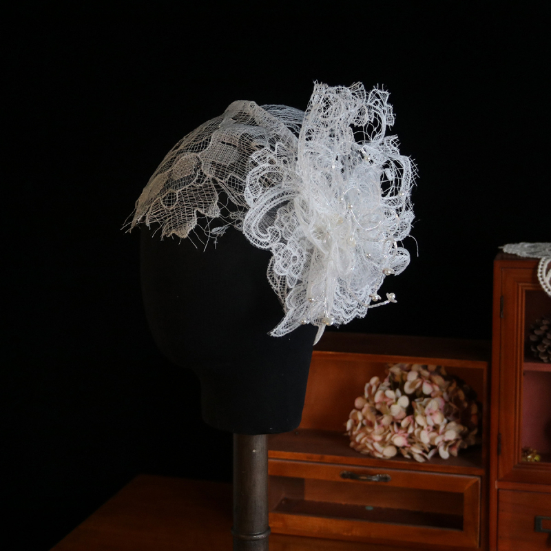 Esküvői csipkés gézkalap virágos fátyollal — Kézzel készített, retro stílus, LL-976, külön csomagolás
