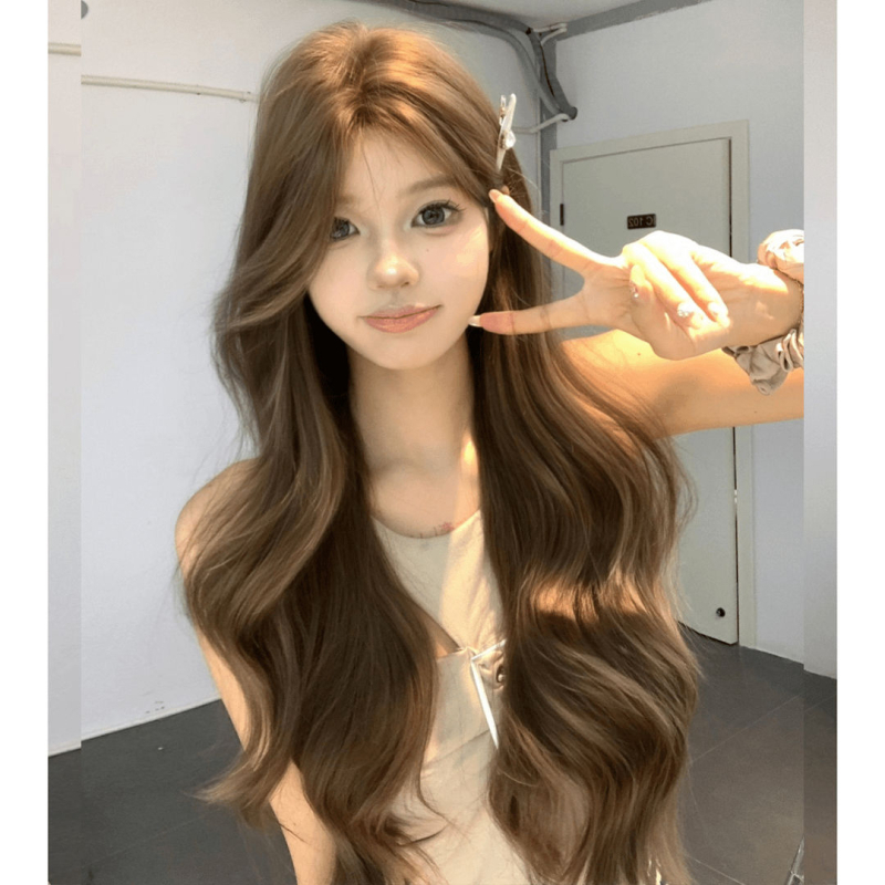 Női koreai stílusú hosszú göndör paróka egyenes frufruval, gépi készítésű, hőálló selyem anyag, nem festhető