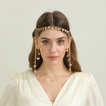 Ötvözetből készült hajdísz tollakkal és pillangó medállal, bohem menyasszonyi hajpánt • Anyag: ötvözet • Stílus: elegáns, bojt • Feldolgozás: elektroplakolás • Csomagolás: egyenként csomagolt • Megjelenés: 2025 ősz