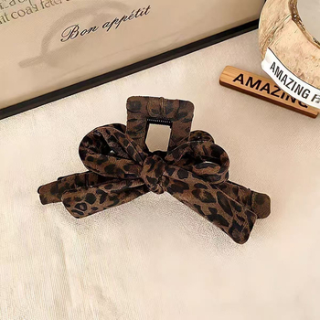 Leopard print štipaljka za kosu (gripper shark clip) za žene — ručno izrađeno, mješavina materijala, dodatak za frizuru, jesen 2025