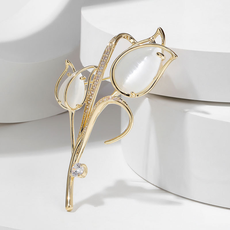 Bakrena tulipanska broš za žene – cvjetni pin s mikro-inlayjem