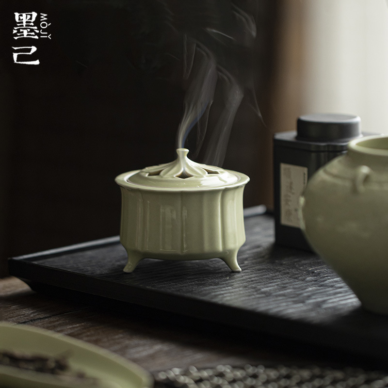 Smaržu degļa keramika ar triju kāju dizainu, glazēta virsma (Zīmols: Moji; Materiāls: keramika; Stils: Light Luxury; Process: Glazēšana; Dizains: Triju kāju)