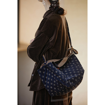 Раница с двойно използване и двустранен дизайн за носене на ръка и през рамо; памучен материал; дамски ежедневен стил; зимно издание 2024.