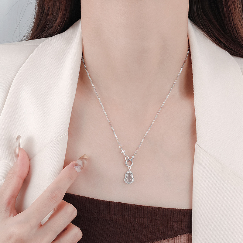 Meďný náhrdelník s meďným príveskom, krížová reťaz, geometrický dizajn, ľahký luxus štýl