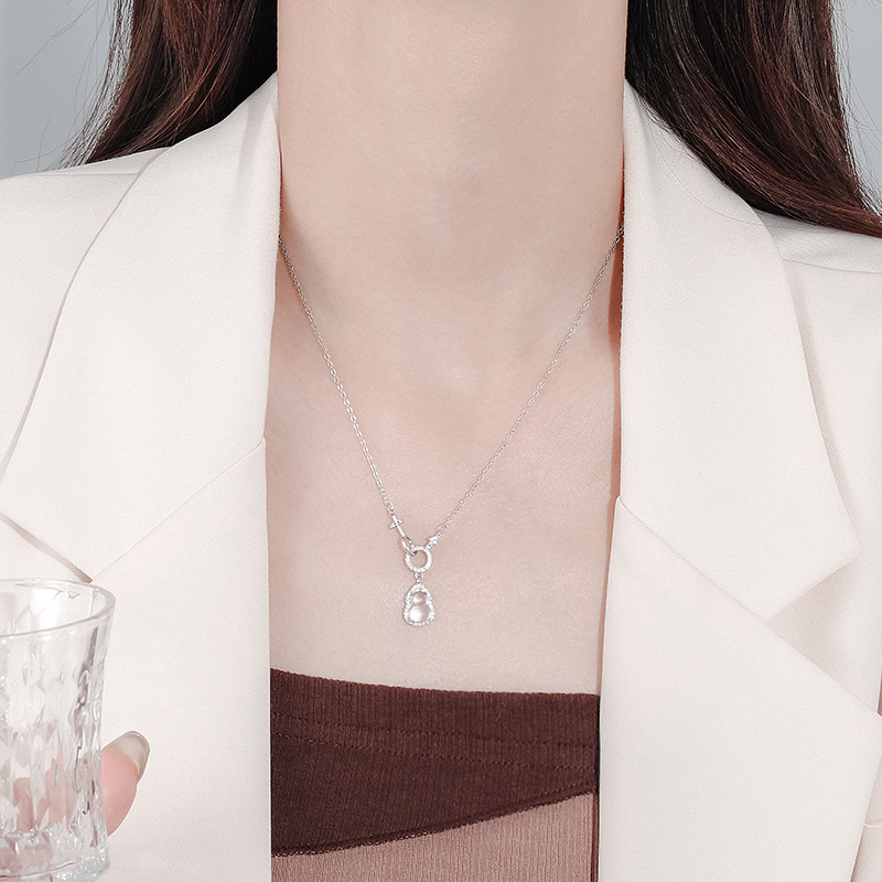 Meďný náhrdelník s meďným príveskom, krížová reťaz, geometrický dizajn, ľahký luxus štýl