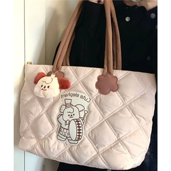 Tote soma, rudens-ziemas sezonai, pildīta ar pūiem, liela ietilpība, studentēm, plecā vai rokā, sievietēm (Forma: pils; Kategorija: laterna; Materiāls: Cits)