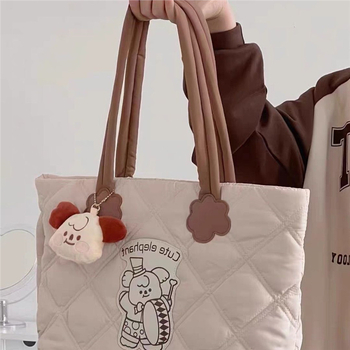 Tote soma, rudens-ziemas sezonai, pildīta ar pūiem, liela ietilpība, studentēm, plecā vai rokā, sievietēm (Forma: pils; Kategorija: laterna; Materiāls: Cits)