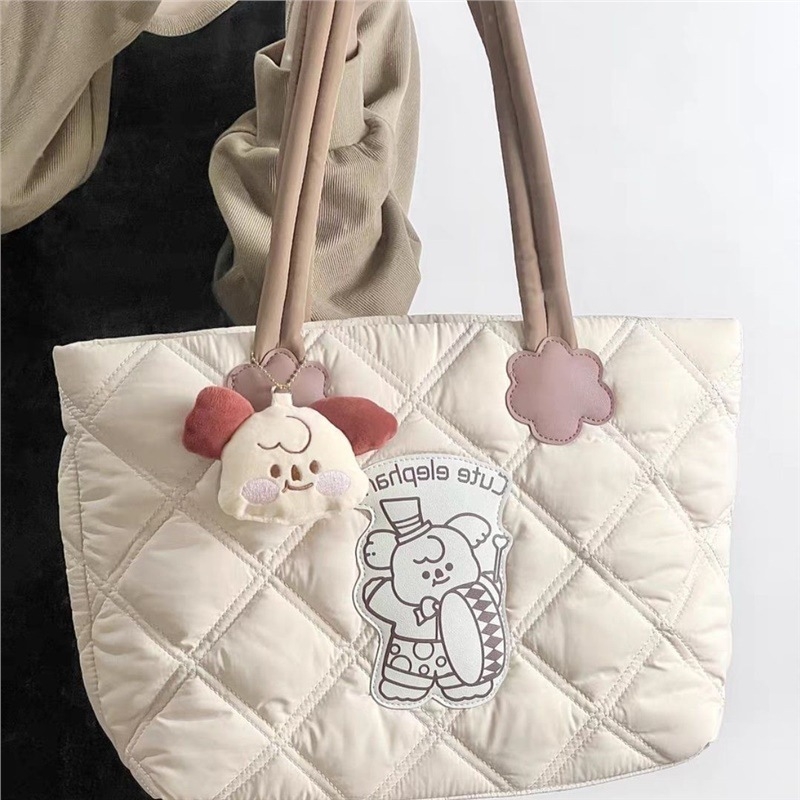 Tote soma, rudens-ziemas sezonai, pildīta ar pūiem, liela ietilpība, studentēm, plecā vai rokā, sievietēm (Forma: pils; Kategorija: laterna; Materiāls: Cits)