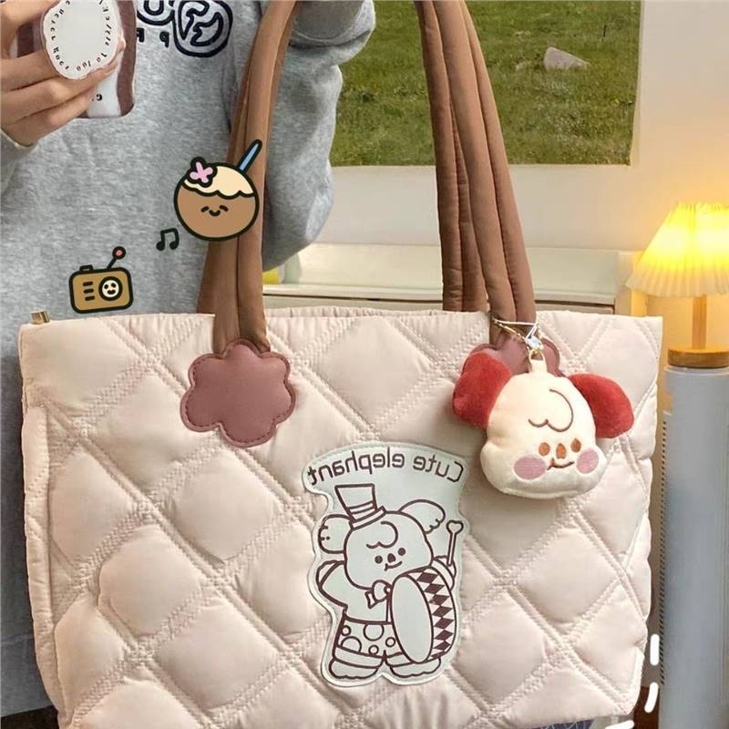 Tote soma, rudens-ziemas sezonai, pildīta ar pūiem, liela ietilpība, studentēm, plecā vai rokā, sievietēm (Forma: pils; Kategorija: laterna; Materiāls: Cits)