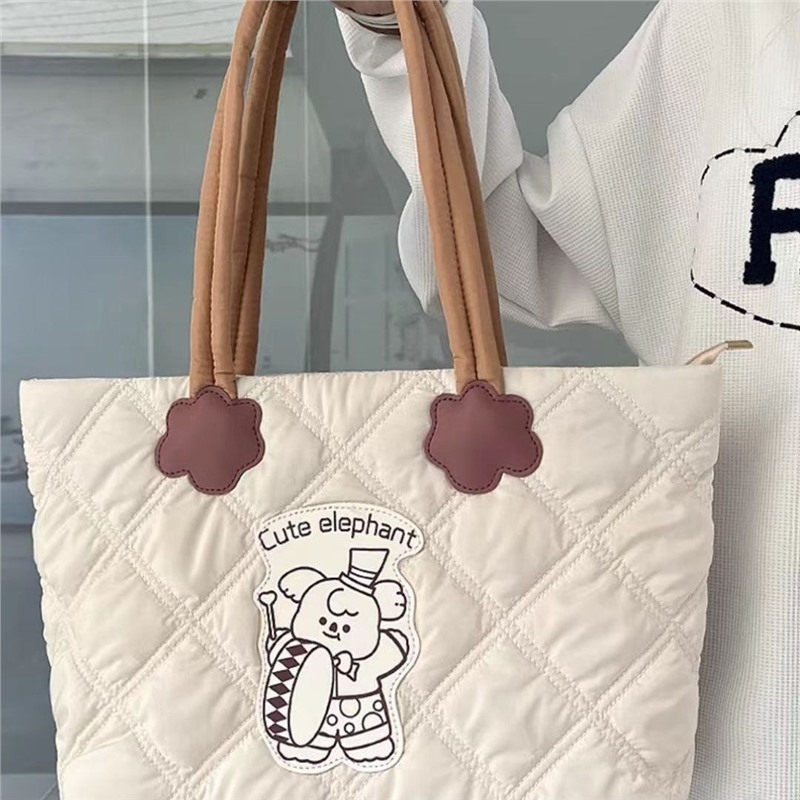 Tote soma, rudens-ziemas sezonai, pildīta ar pūiem, liela ietilpība, studentēm, plecā vai rokā, sievietēm (Forma: pils; Kategorija: laterna; Materiāls: Cits)