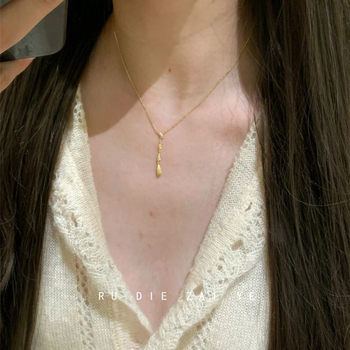 Colier cu zircon picătură, finisaj periat, minimalist, lux discret (Material: Cupru • Stil: Japonez-coreean • An lansare/Sezon: vara 2025)