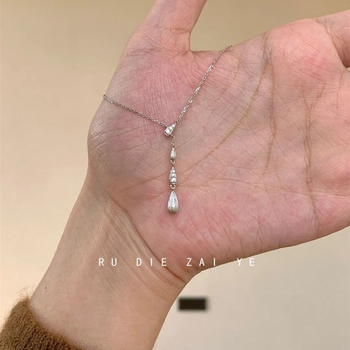 Colier cu zircon picătură, finisaj periat, minimalist, lux discret (Material: Cupru • Stil: Japonez-coreean • An lansare/Sezon: vara 2025)