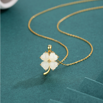 Ogrlica s motivom četverolistnog lista i privjeskom od Hetian jade, 925 srebro, težina 3,53 g, dizajn lišća