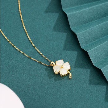 Ogrlica s motivom četverolistnog lista i privjeskom od Hetian jade, 925 srebro, težina 3,53 g, dizajn lišća