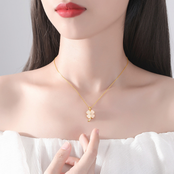 Ogrlica s motivom četverolistnog lista i privjeskom od Hetian jade, 925 srebro, težina 3,53 g, dizajn lišća