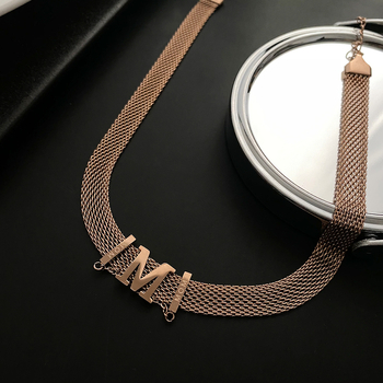 Colier cu pandantiv în formă de M din oțel titan, design geometric, stil Light Luxury, lanț regulat, strat unic