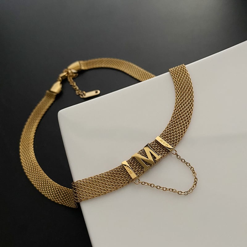 Colier cu pandantiv în formă de M din oțel titan, design geometric, stil Light Luxury, lanț regulat, strat unic