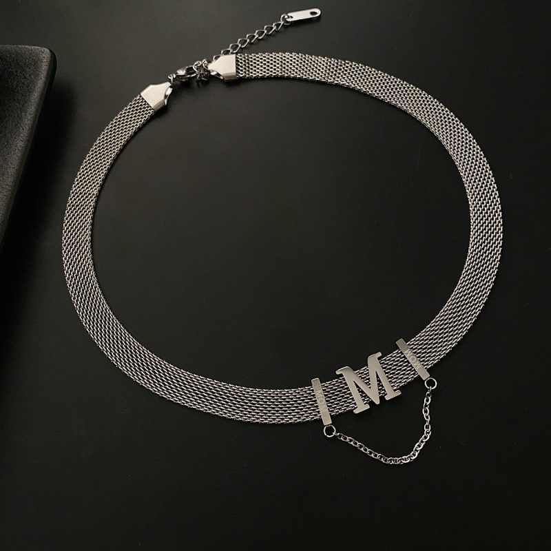 Colier cu pandantiv în formă de M din oțel titan, design geometric, stil Light Luxury, lanț regulat, strat unic