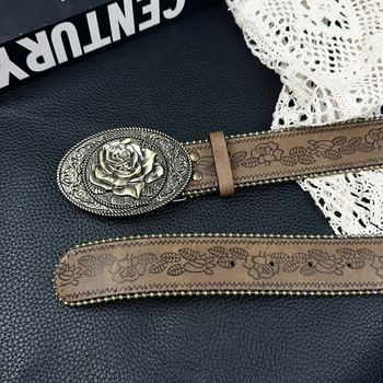 Zuoyang Jewelry Curea pentru femei din piele artificială, cataramă din aliaj, închidere cu pin, motiv floare metalică, lățime 2–4 cm