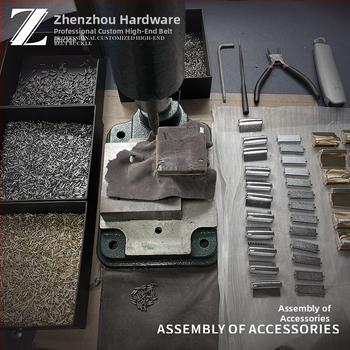 Vyrinė automatinė diržo sagtis iš lydinio, D formos, pritaikoma, verslo reikmėms.