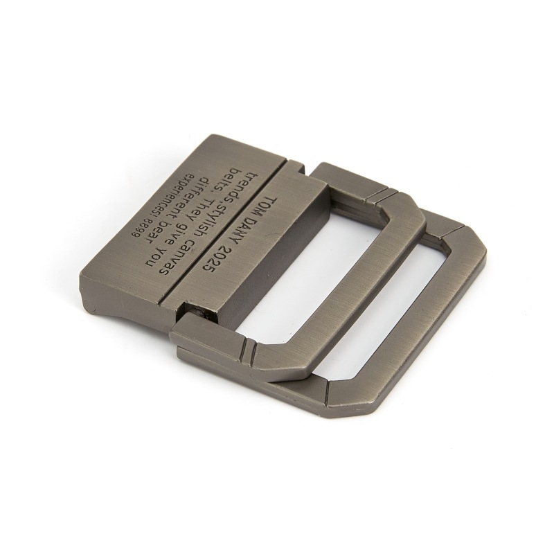 Lydinio diržo sagtis su dvigubu žiedu užraktu, D formos, plokščias sagtis