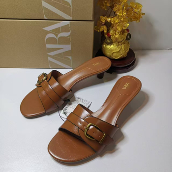 Za Női szandál egysoros pánttal és csattal, nyitott lábujj, magas sarkú, első réteg marhabőrből, belső szövet, gumi talp, nyár 2025