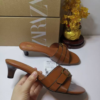 Za Női szandál egysoros pánttal és csattal, nyitott lábujj, magas sarkú, első réteg marhabőrből, belső szövet, gumi talp, nyár 2025