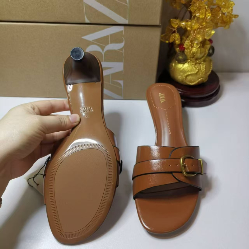 Za Női szandál egysoros pánttal és csattal, nyitott lábujj, magas sarkú, első réteg marhabőrből, belső szövet, gumi talp, nyár 2025