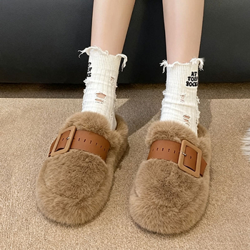 Női vastag talpú papucs, felső rész műplüss, belső műszőr, gumitalp, övcsattal ellátott dizájn, téli 2025