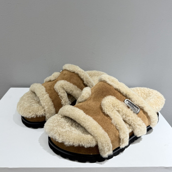 Női szőrös papucs vastag talppal, egypántos kialakítású, felső rész: műszőrmés, gumitalp, ősz 2025